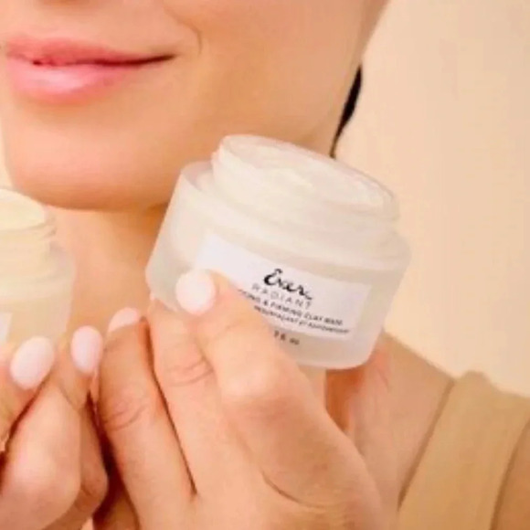 Ever Radiant Resurfacing & Firming Clay Mask - New in Box - 50ml - Picture 3 of 3
